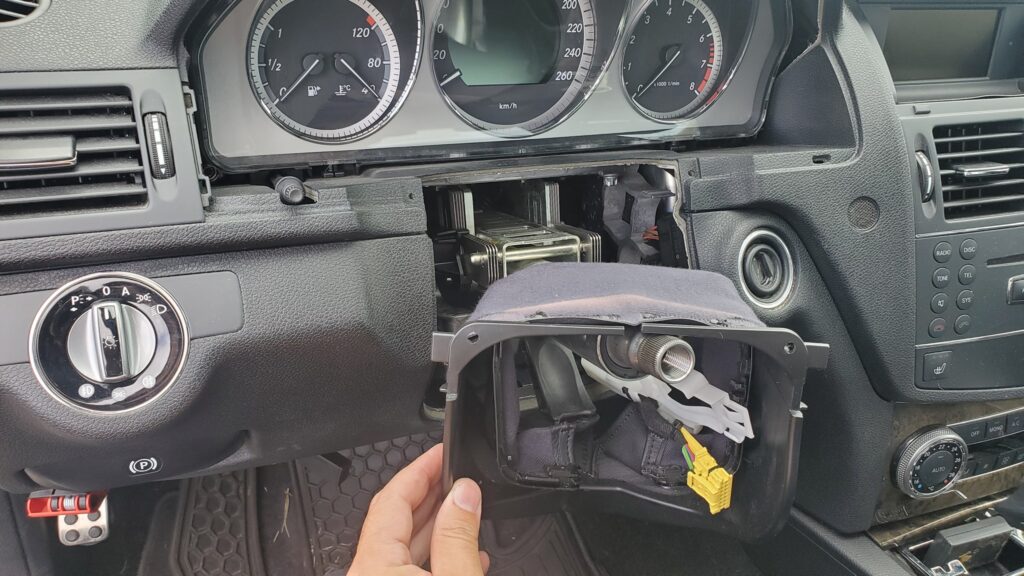 Mercedes steering lock